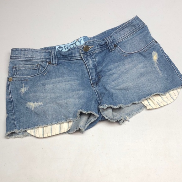 Roxy Pants - ROXY FACTORY DISTRESS JEAN SHORTS  9/30 ⭐️